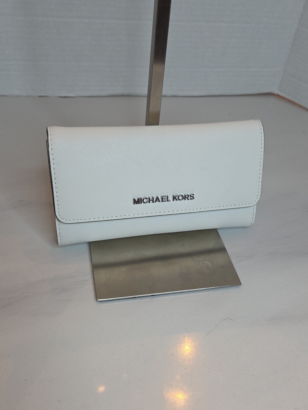 Michael Kors Jet Set Travel Large Trifold Wallet In White Saffiano Leather